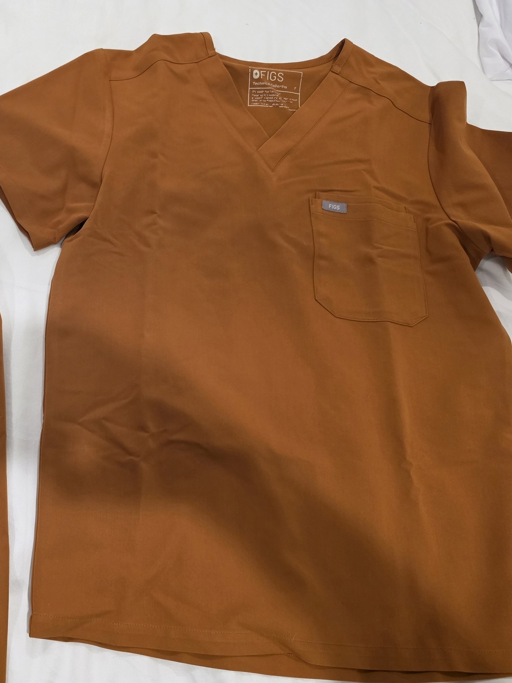 FIGS Men’s V-Neck Scrub Top And Jogger Pants - Rust